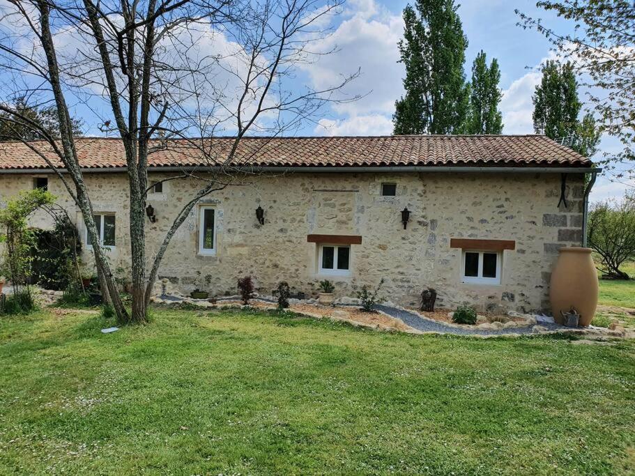Gite Spacieux - 3 Chambres - Calme Et Charmant Cubnezais Luaran gambar